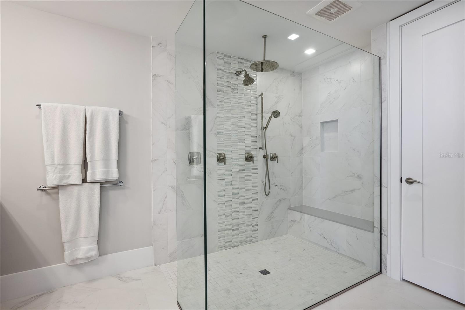 Image 24 of 56 For 6100 Midnight Pass Road 201