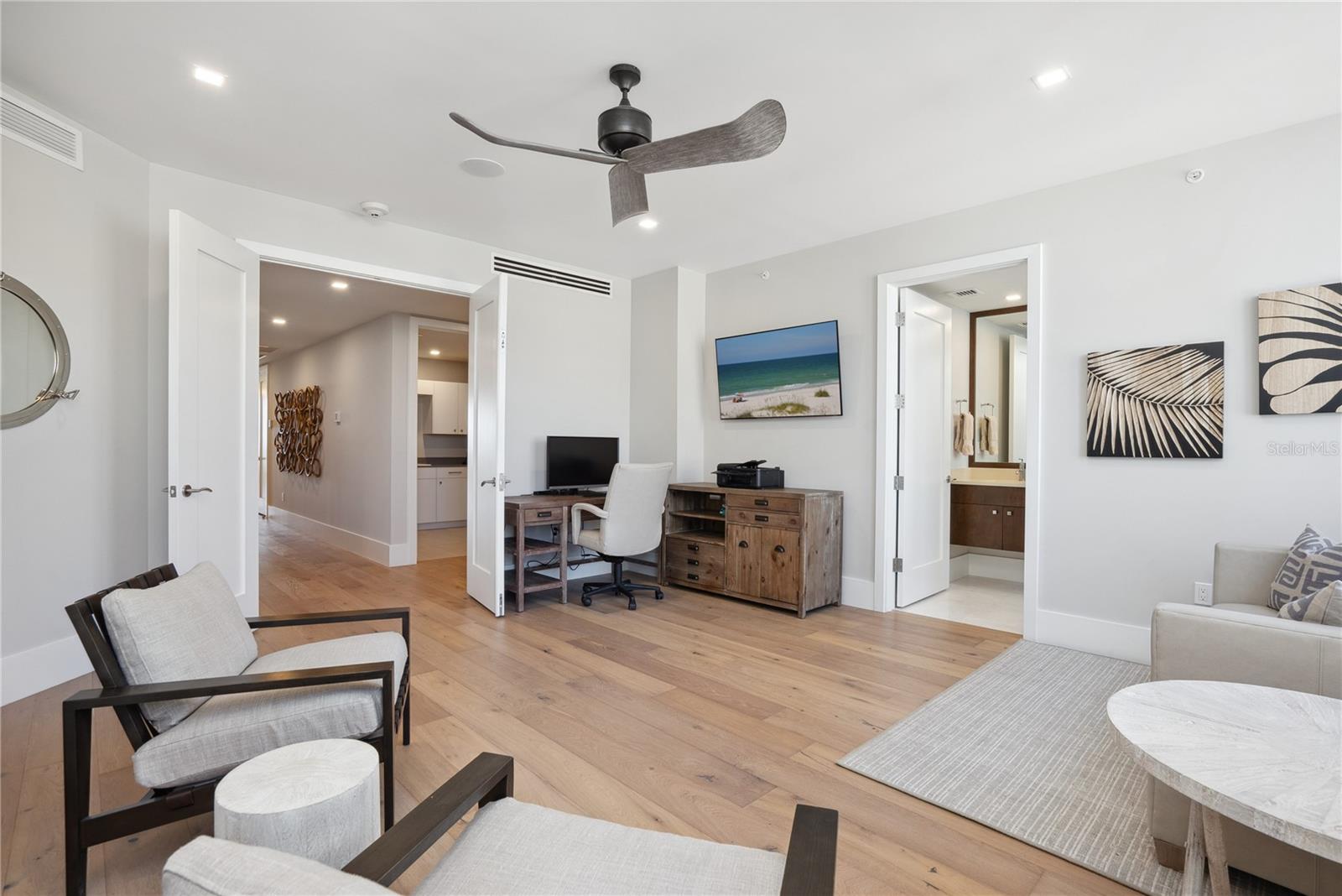 Image 25 of 56 For 6100 Midnight Pass Road 201