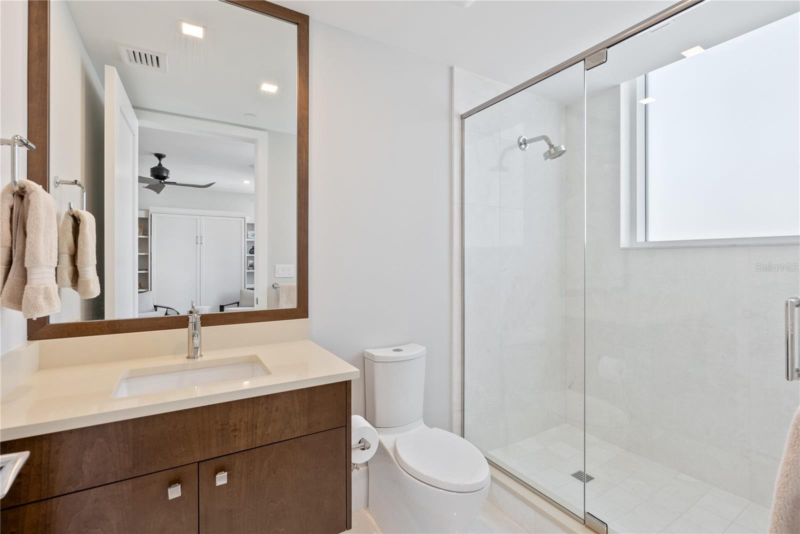 Image 26 of 56 For 6100 Midnight Pass Road 201