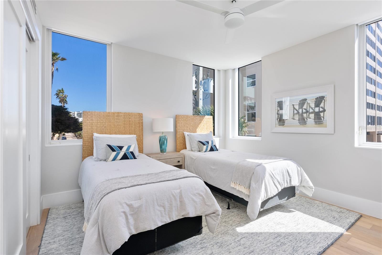 Image 29 of 56 For 6100 Midnight Pass Road 201