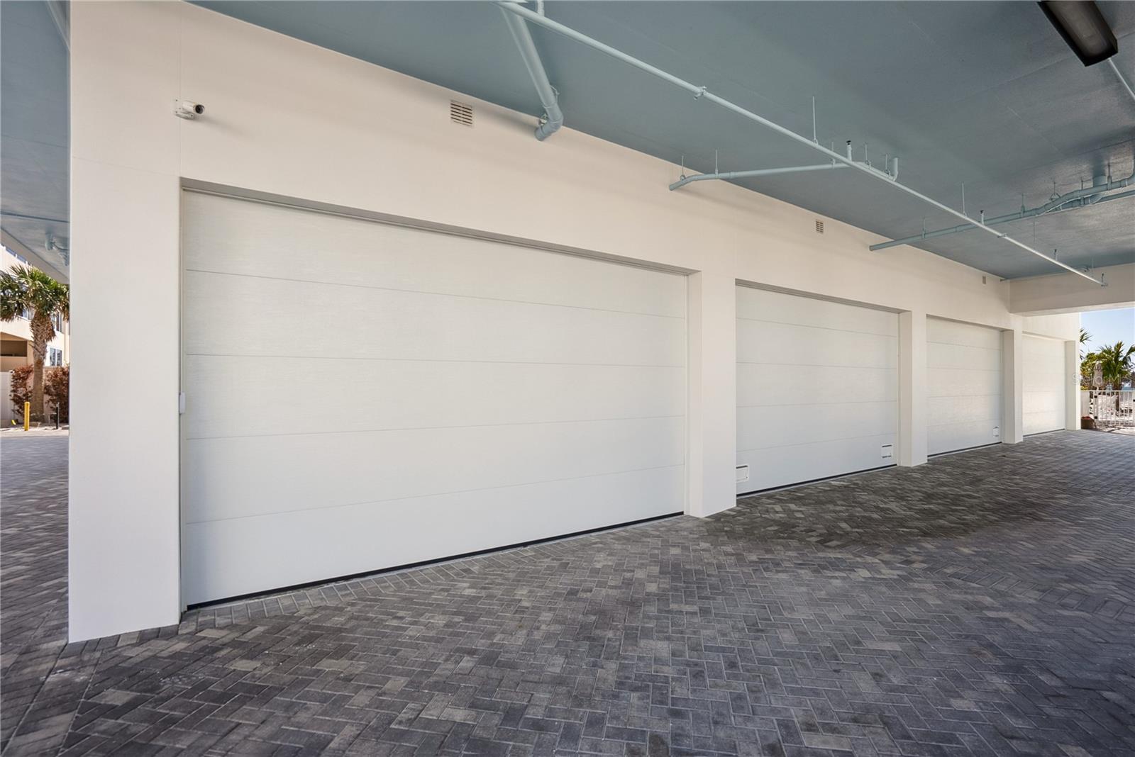 Image 32 of 56 For 6100 Midnight Pass Road 201