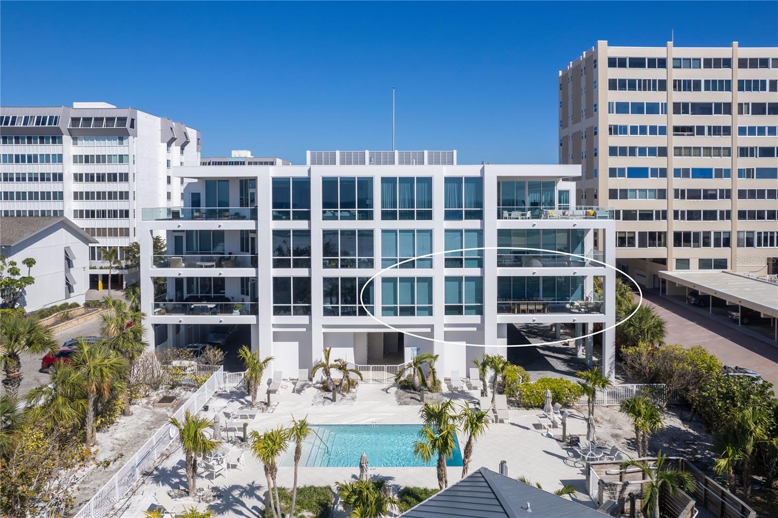 Image 38 of 56 For 6100 Midnight Pass Road 201