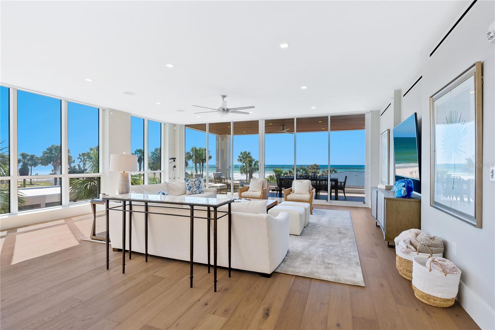 Image 7 of 56 For 6100 Midnight Pass Road 201