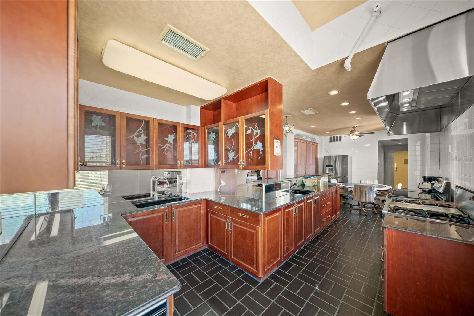 Image 29 of 68 For 1330 Main Street Ph 9 & 10