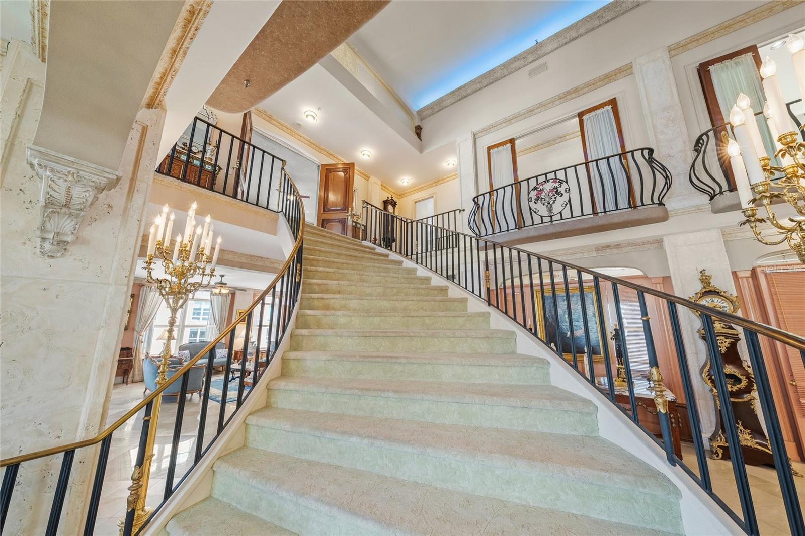 Image 31 of 68 For 1330 Main Street Ph 9 & 10