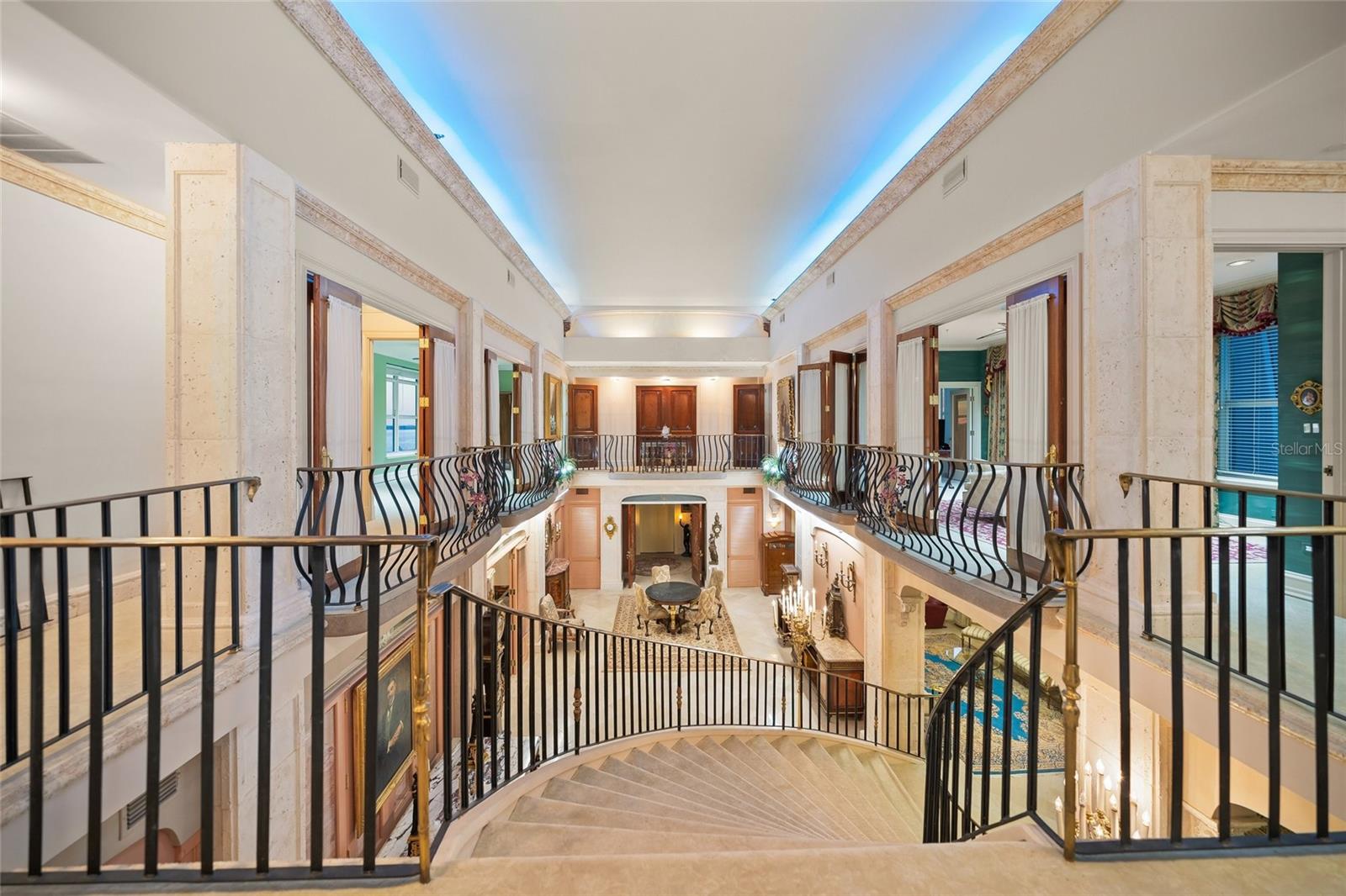 Image 32 of 68 For 1330 Main Street Ph 9 & 10