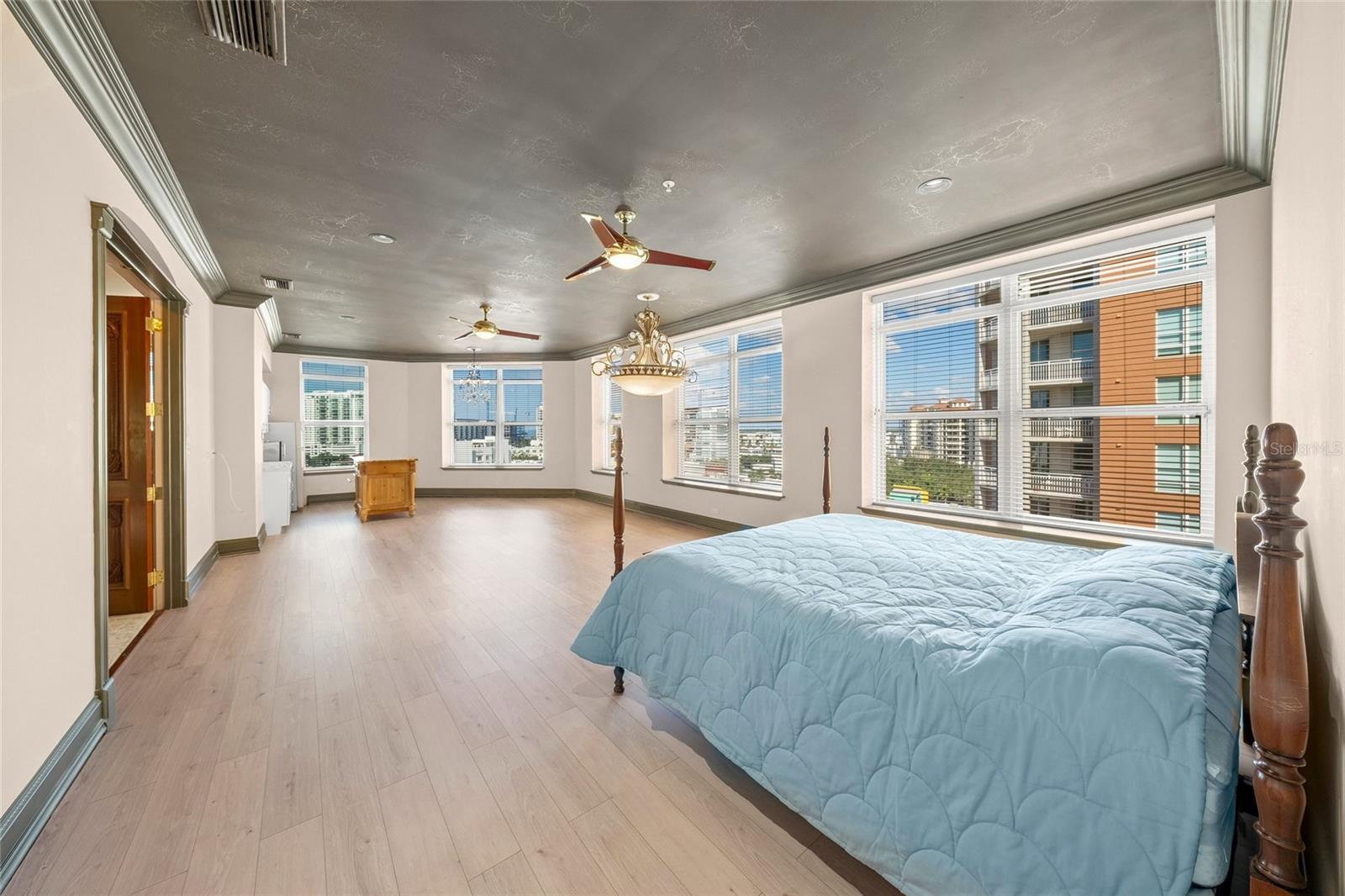 Image 40 of 68 For 1330 Main Street Ph 9 & 10