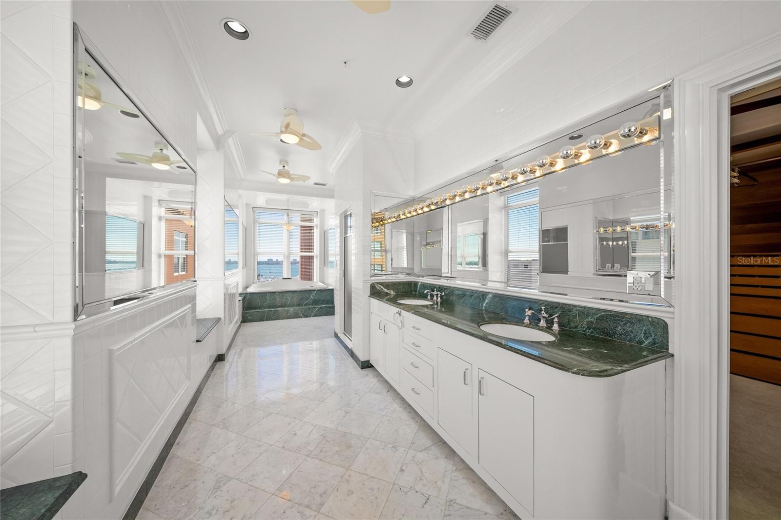 Image 43 of 68 For 1330 Main Street Ph 9 & 10