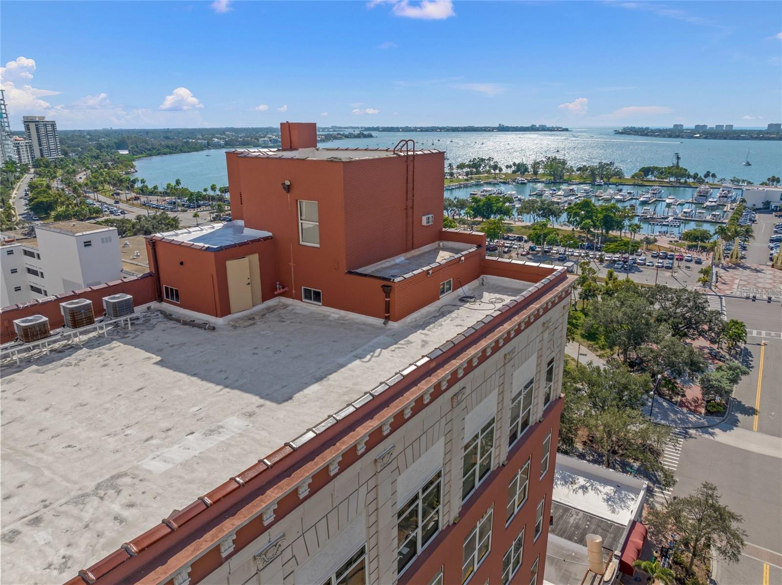 Image 63 of 68 For 1330 Main Street Ph 9 & 10