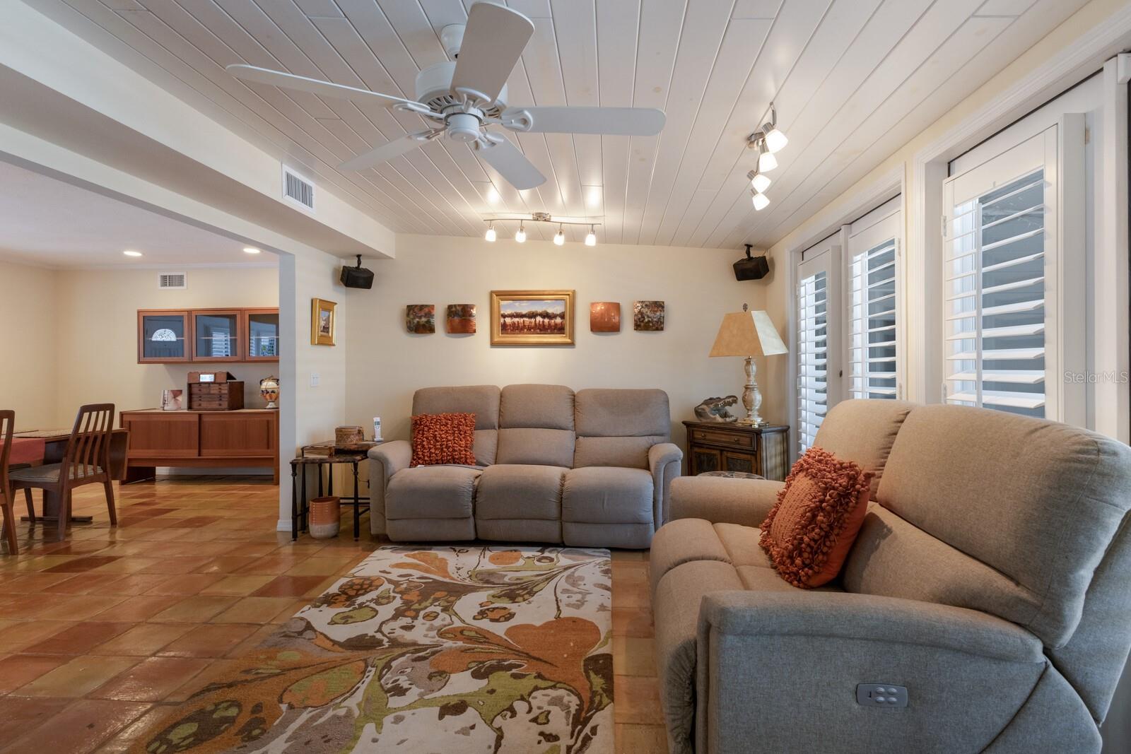 Image 18 of 76 For 2723 59th Street