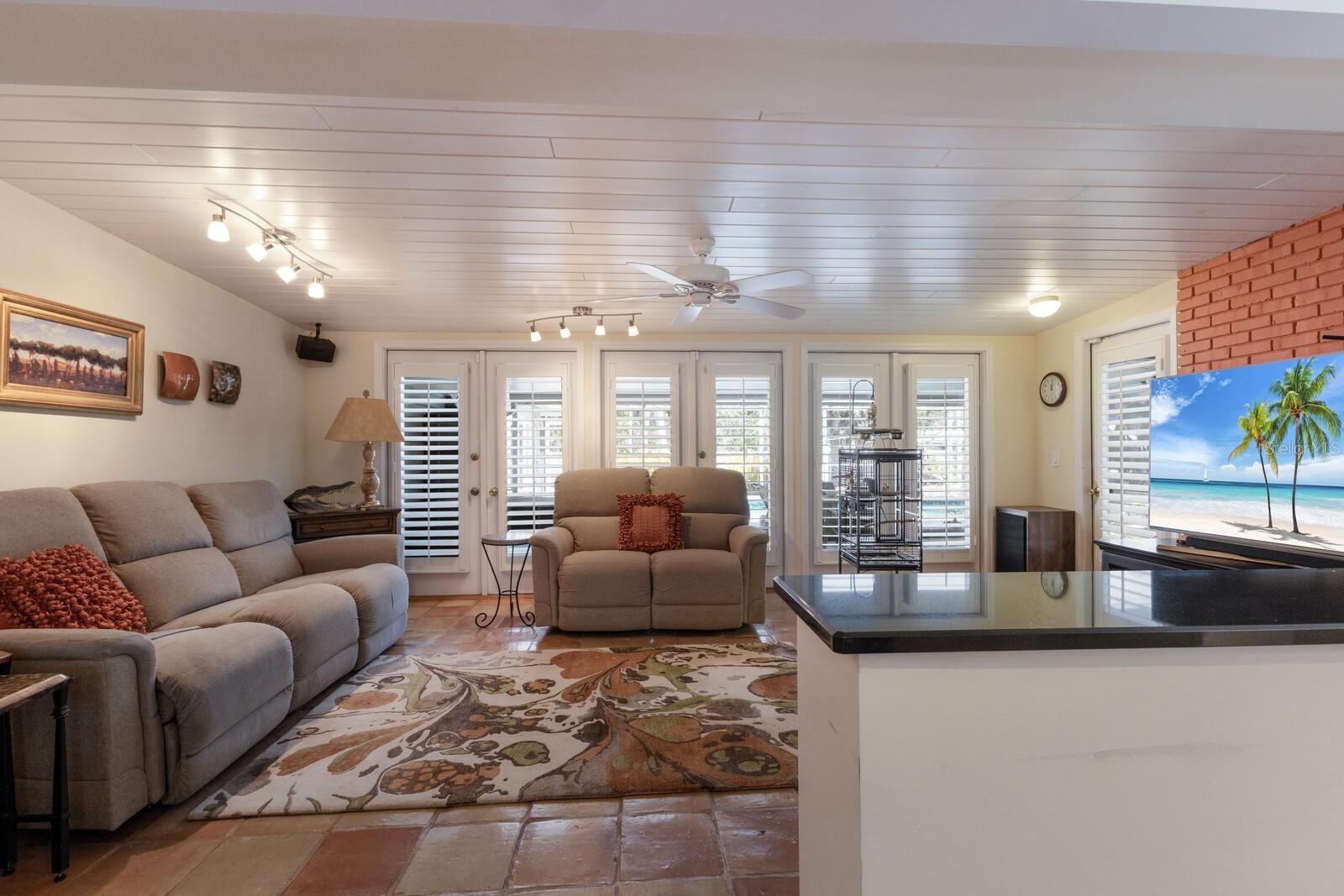 Image 19 of 76 For 2723 59th Street