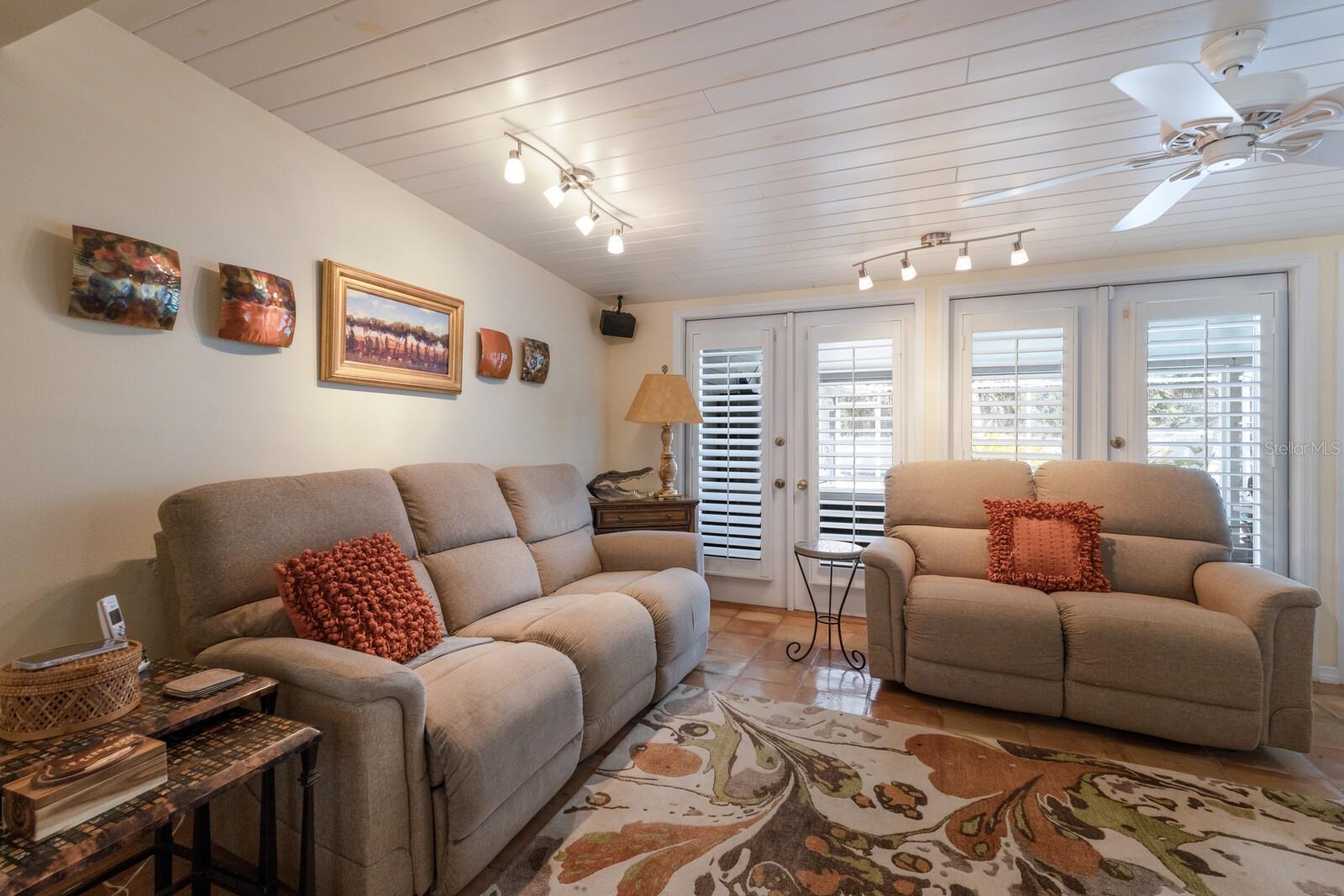 Image 22 of 76 For 2723 59th Street