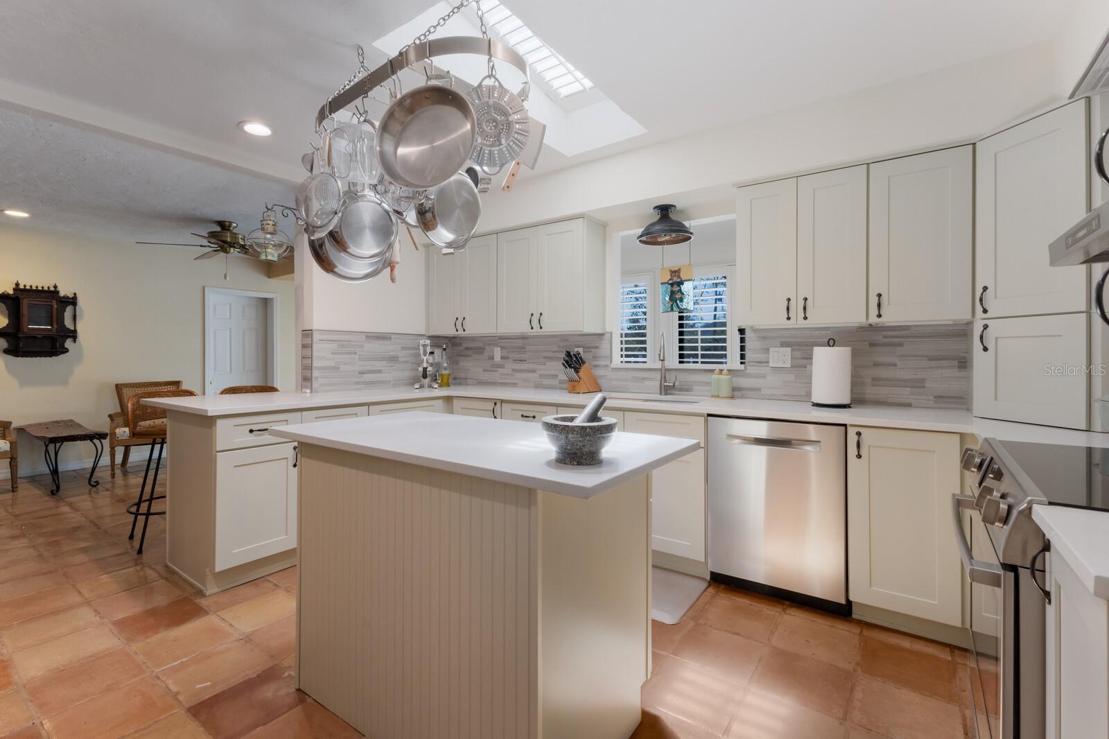 Image 23 of 76 For 2723 59th Street