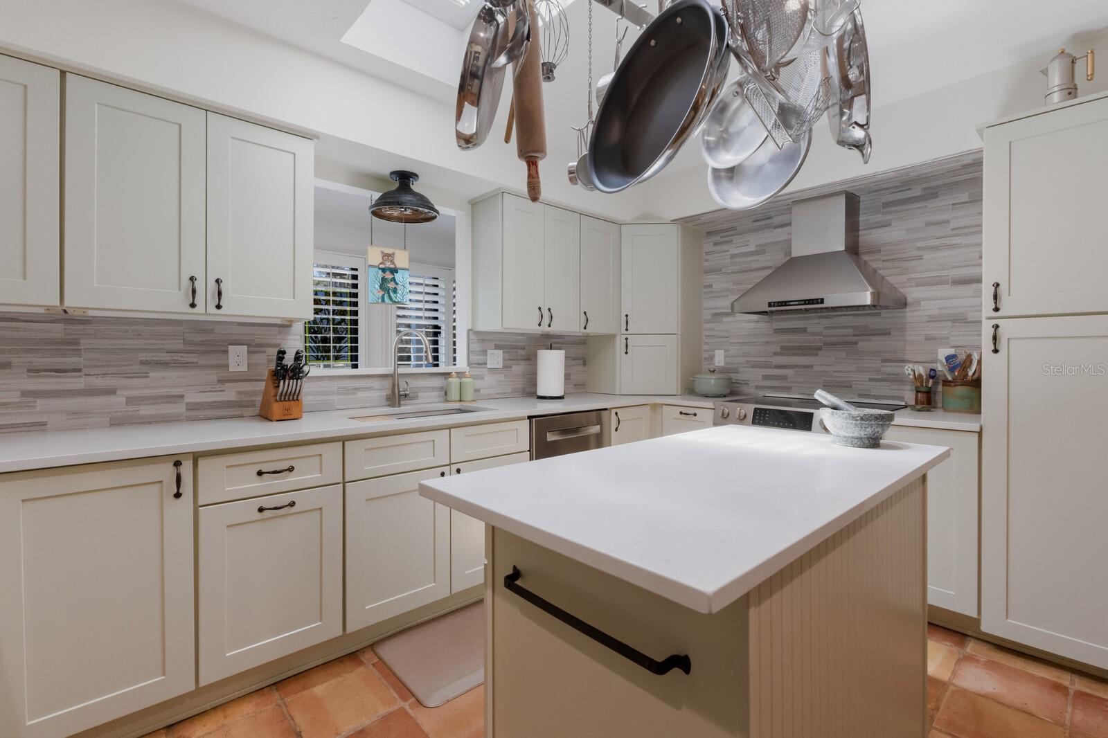 Image 24 of 76 For 2723 59th Street