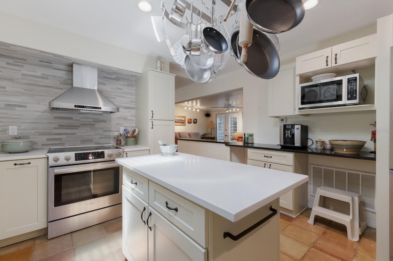 Image 25 of 76 For 2723 59th Street