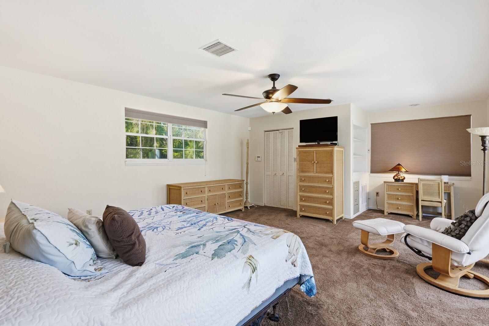 Image 33 of 76 For 2723 59th Street