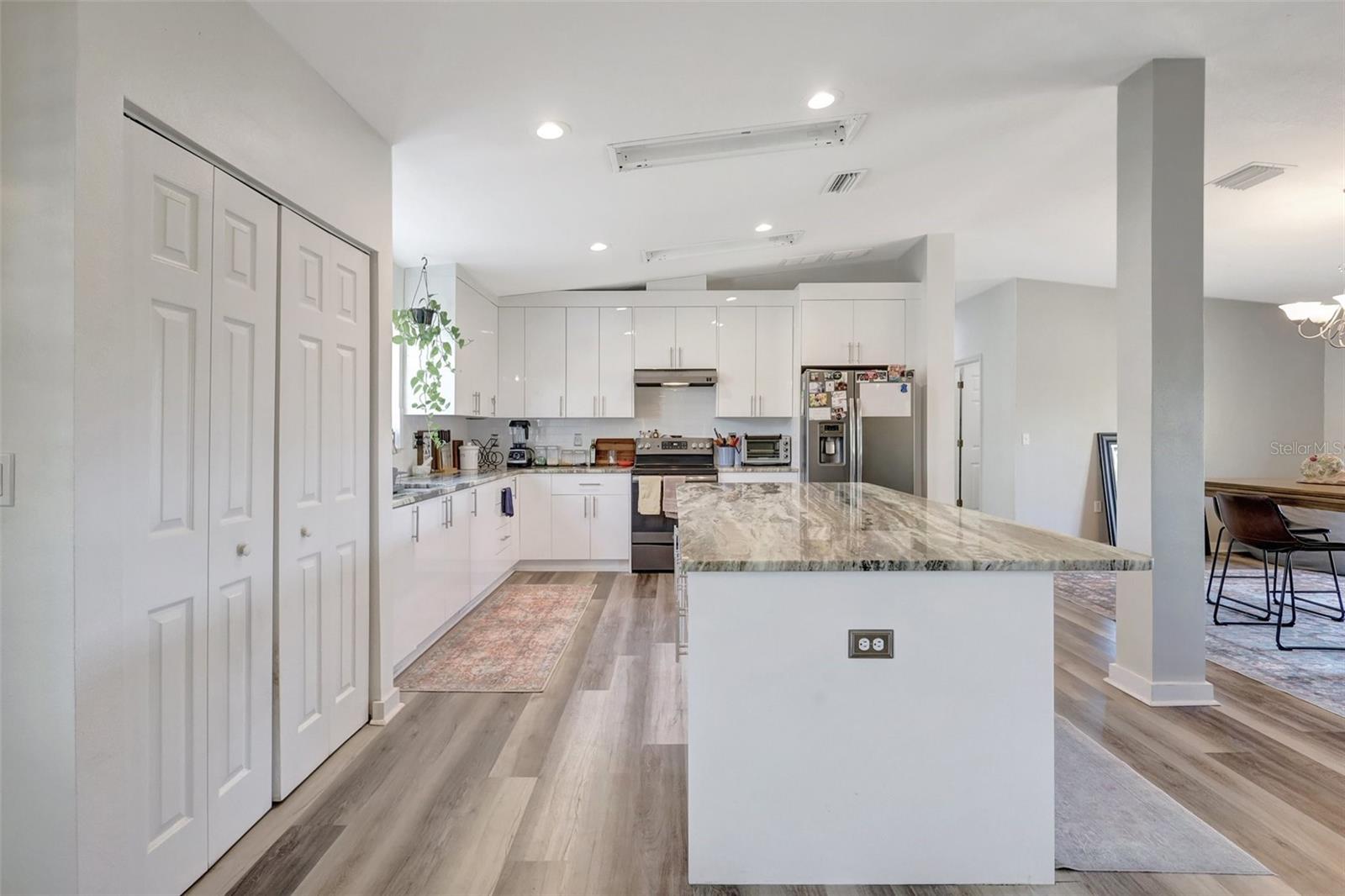 Image 16 of 36 For 2425 21st Street B