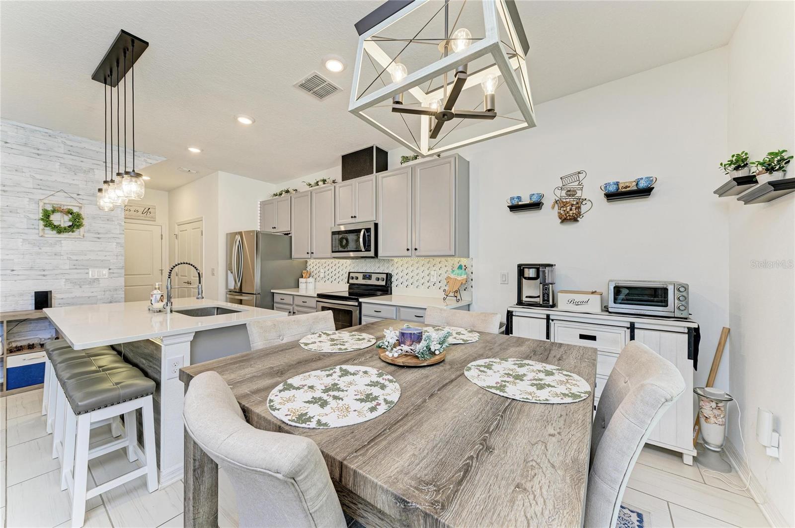 Image 9 of 54 For 11637 Woodleaf Drive