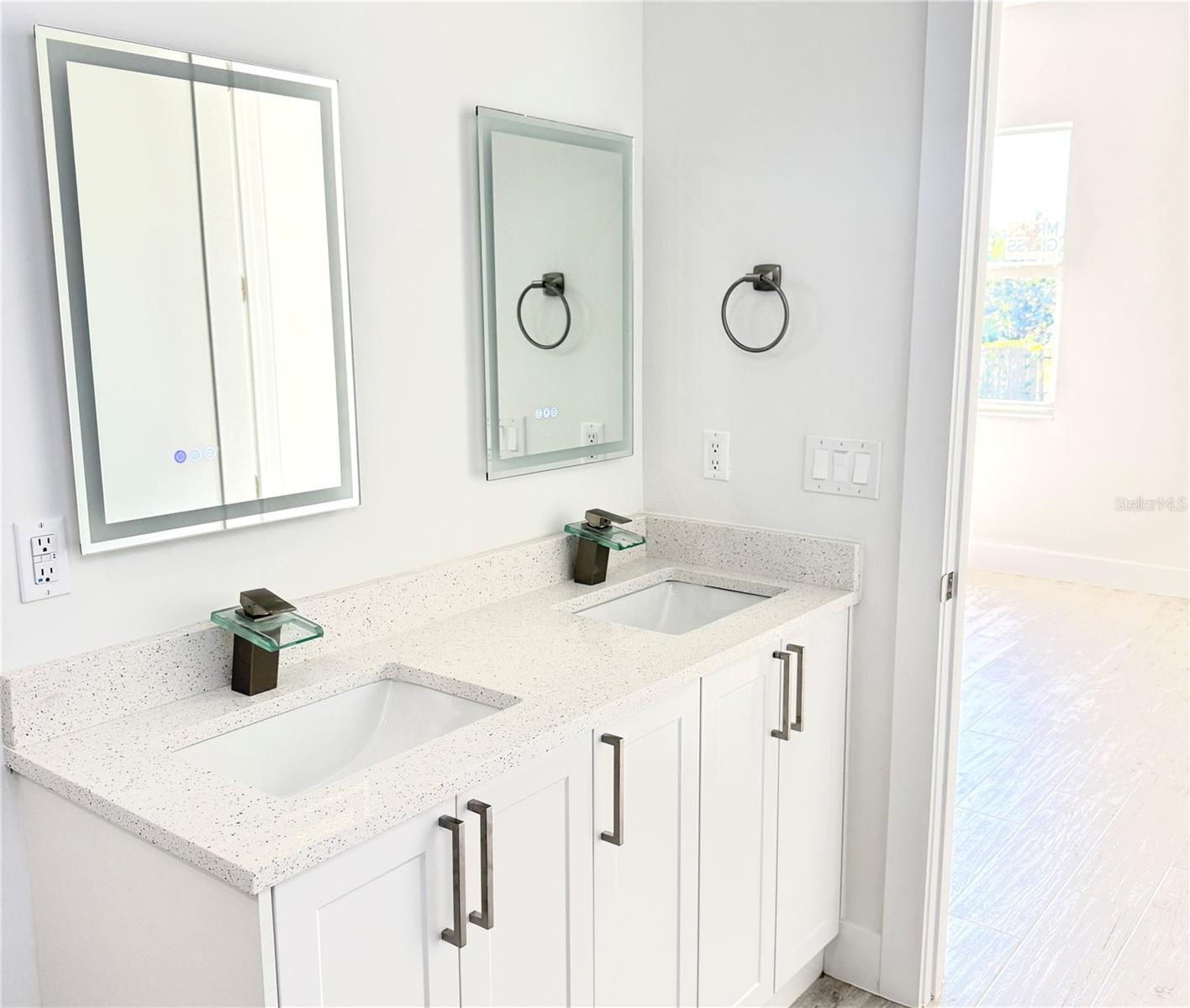 Image 11 of 12 For 571 Mimosa Avenue Nw