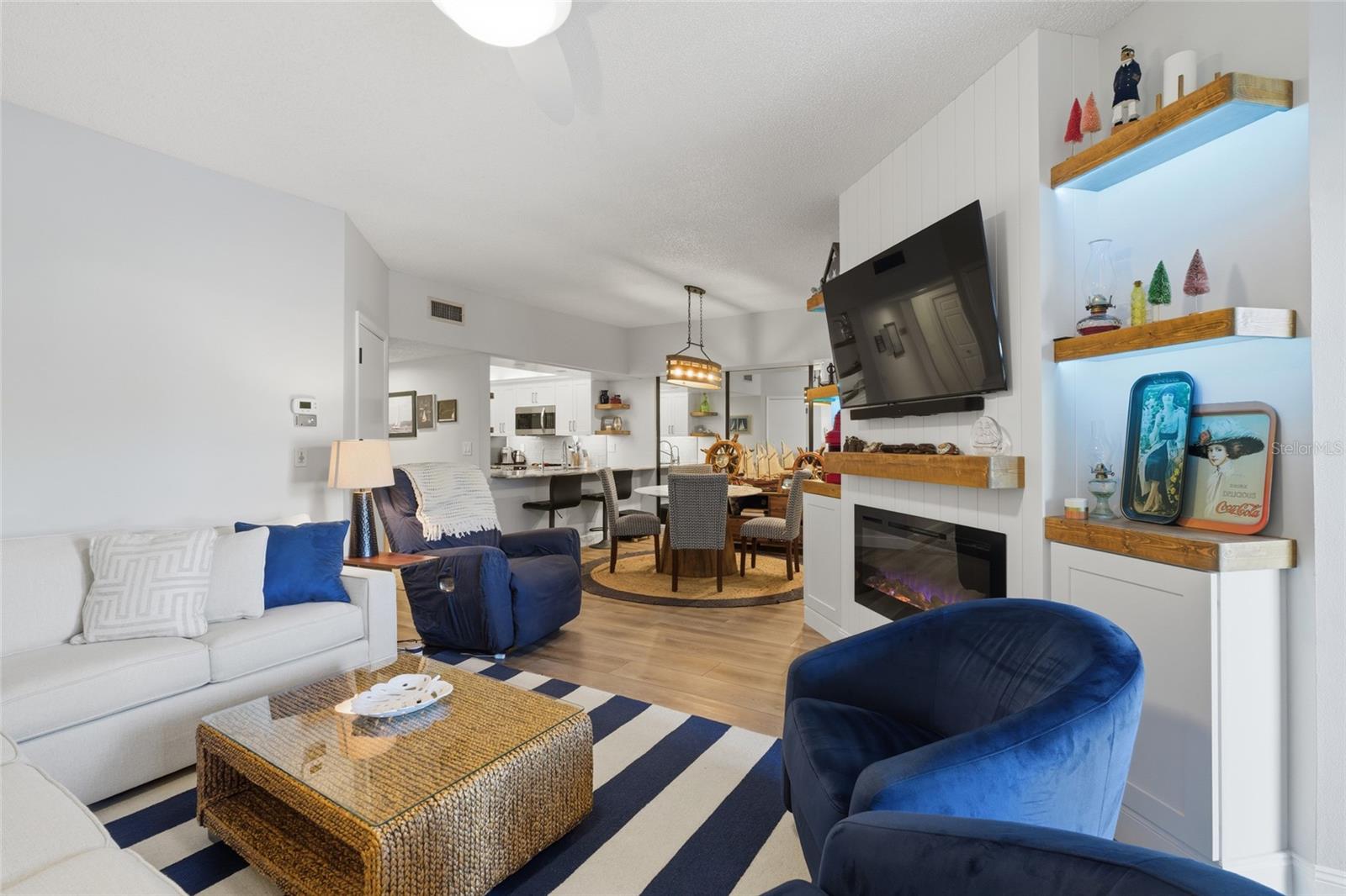 Image 8 of 36 For 5768 Ashton Lake Drive 7