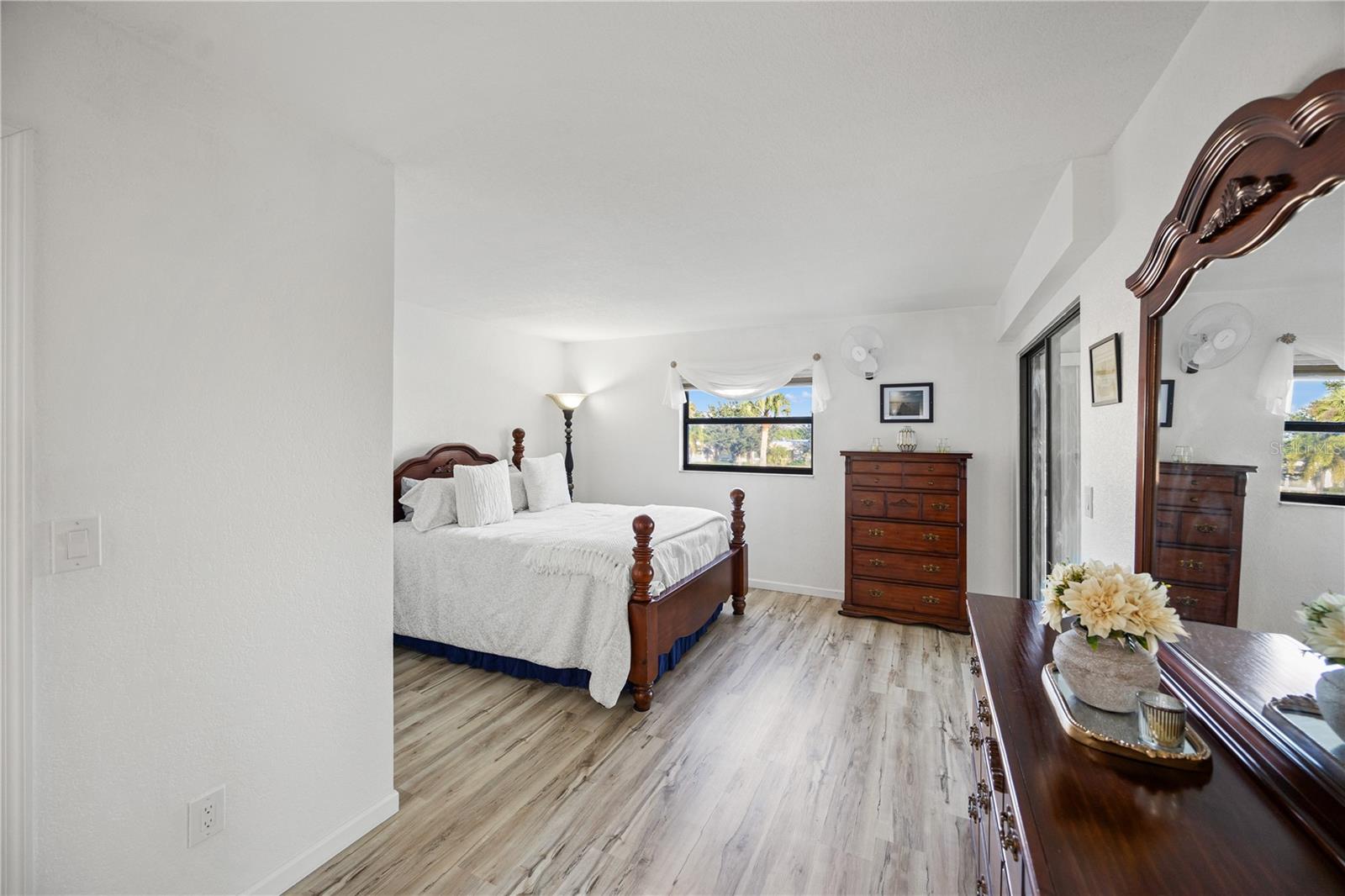 Image 10 of 33 For 2395 Harbor Boulevard 212