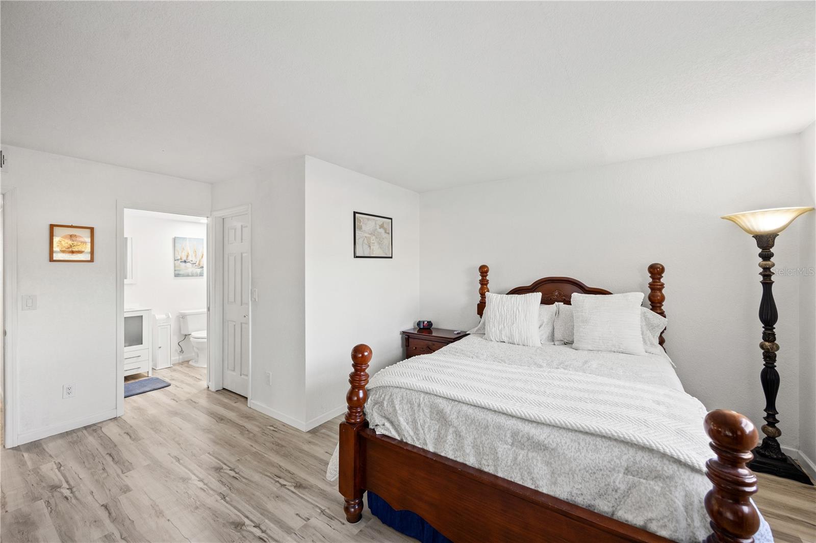 Image 11 of 33 For 2395 Harbor Boulevard 212