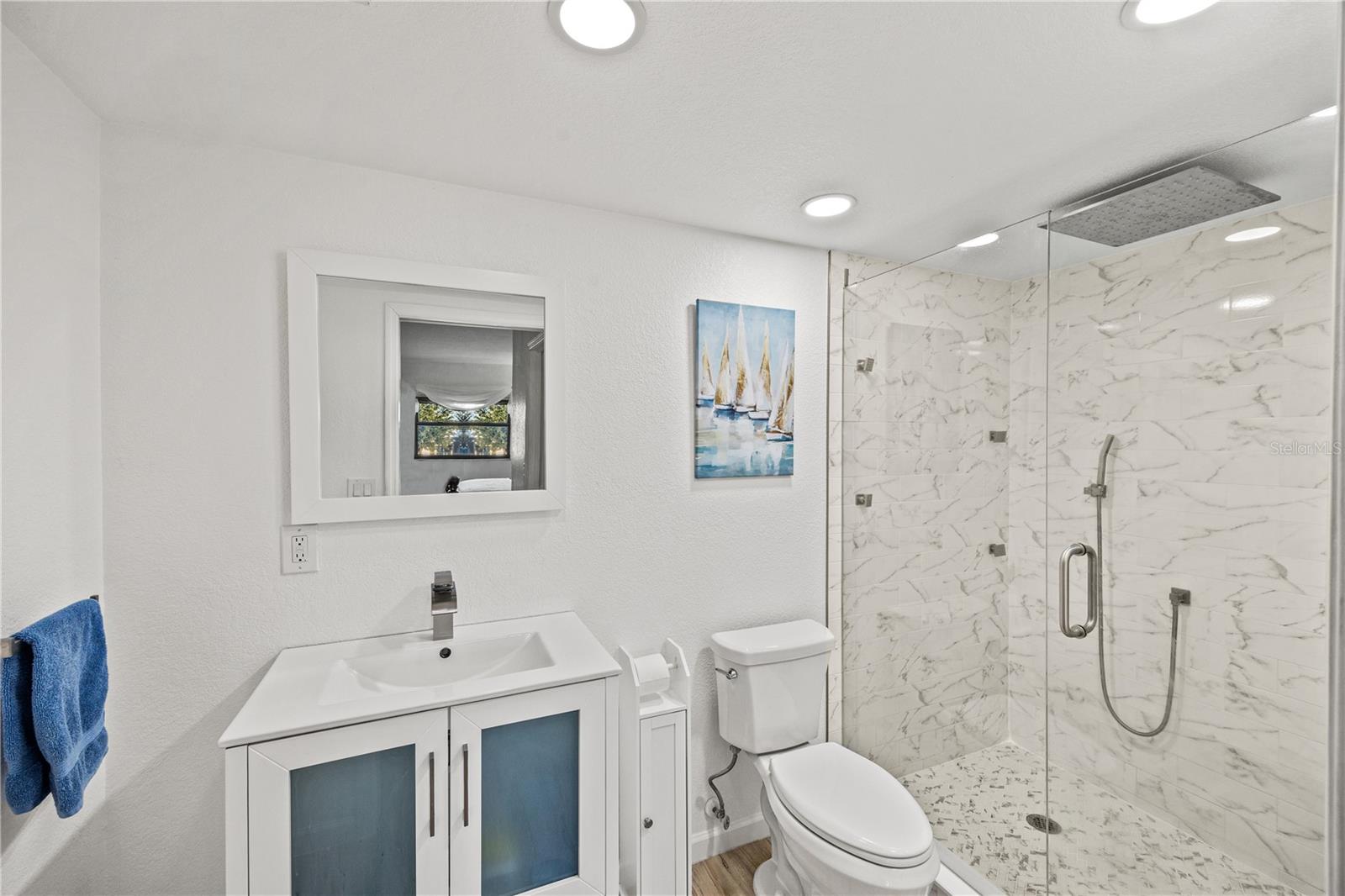 Image 14 of 33 For 2395 Harbor Boulevard 212