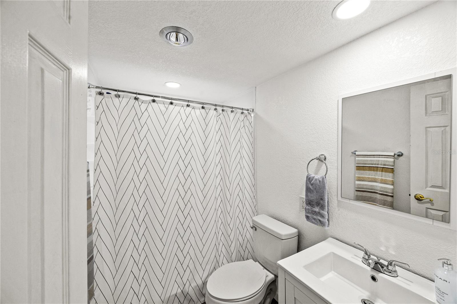 Image 18 of 33 For 2395 Harbor Boulevard 212