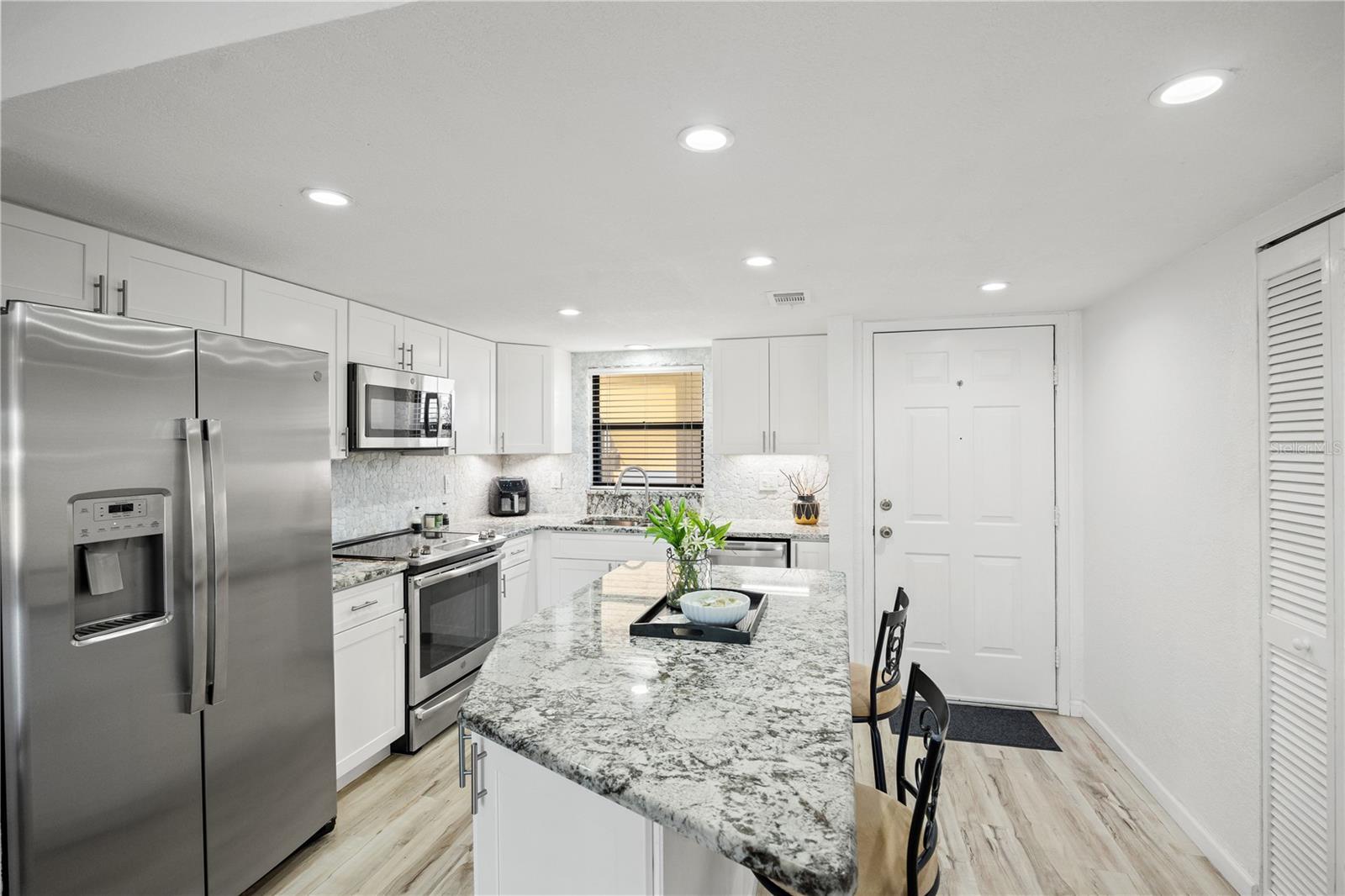 Image 21 of 33 For 2395 Harbor Boulevard 212