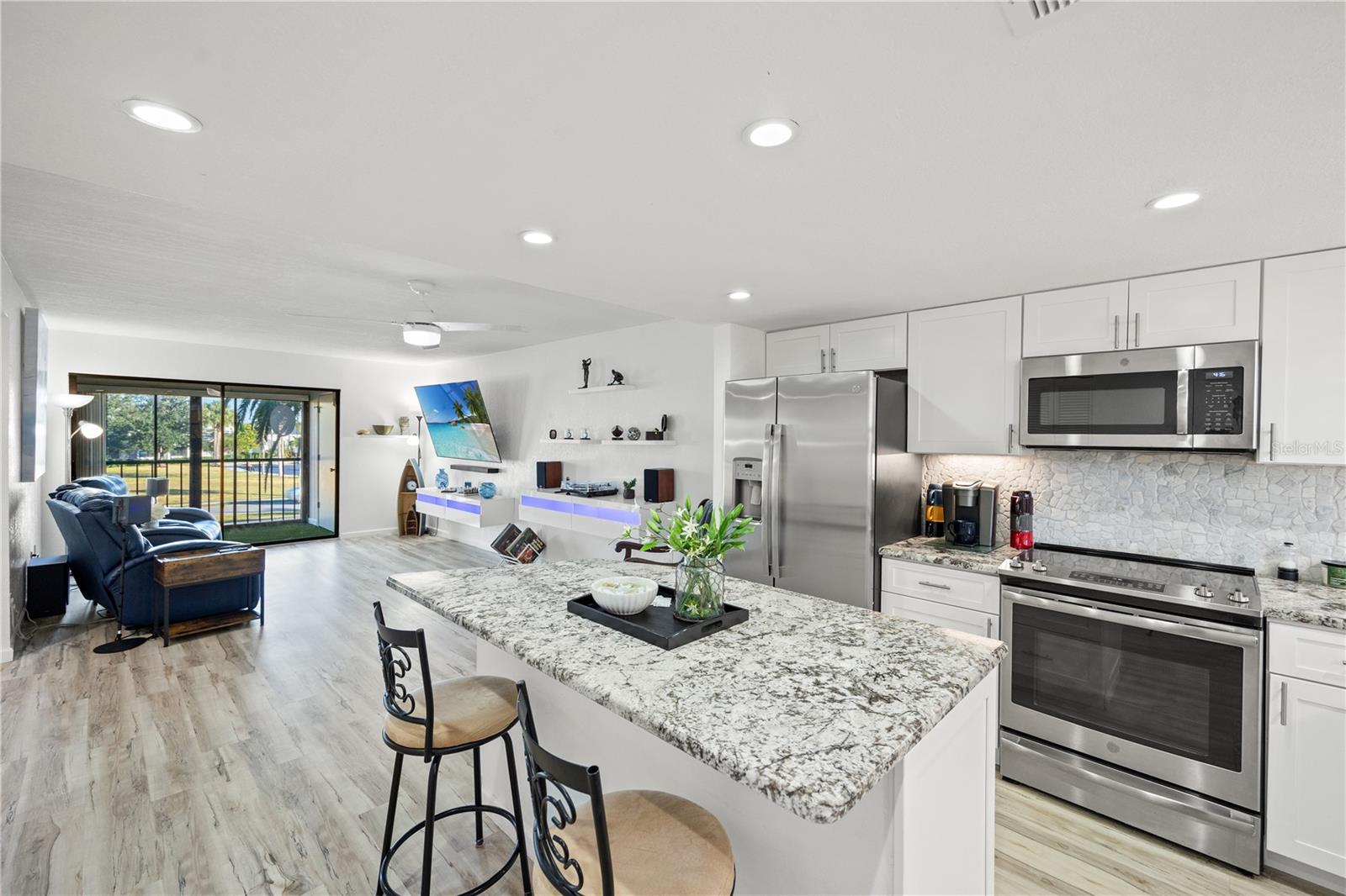 Image 6 of 33 For 2395 Harbor Boulevard 212