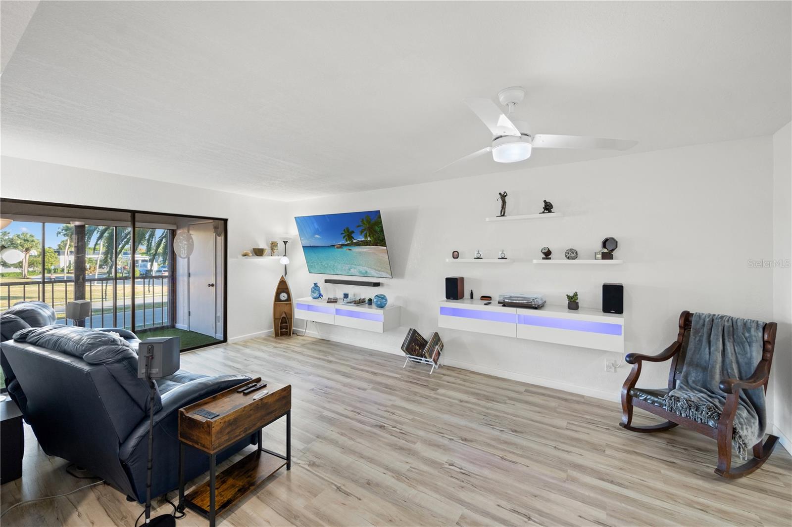 Image 9 of 33 For 2395 Harbor Boulevard 212