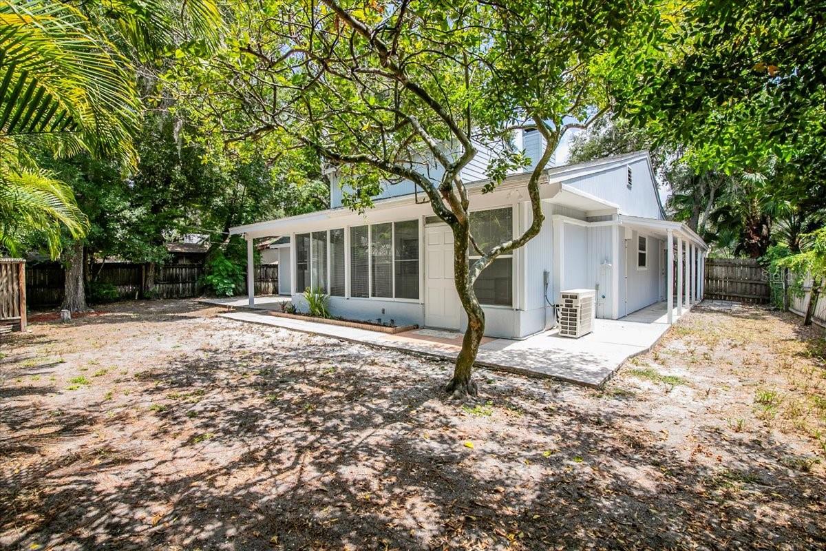 Image 23 of 26 For 7147 Lago Street