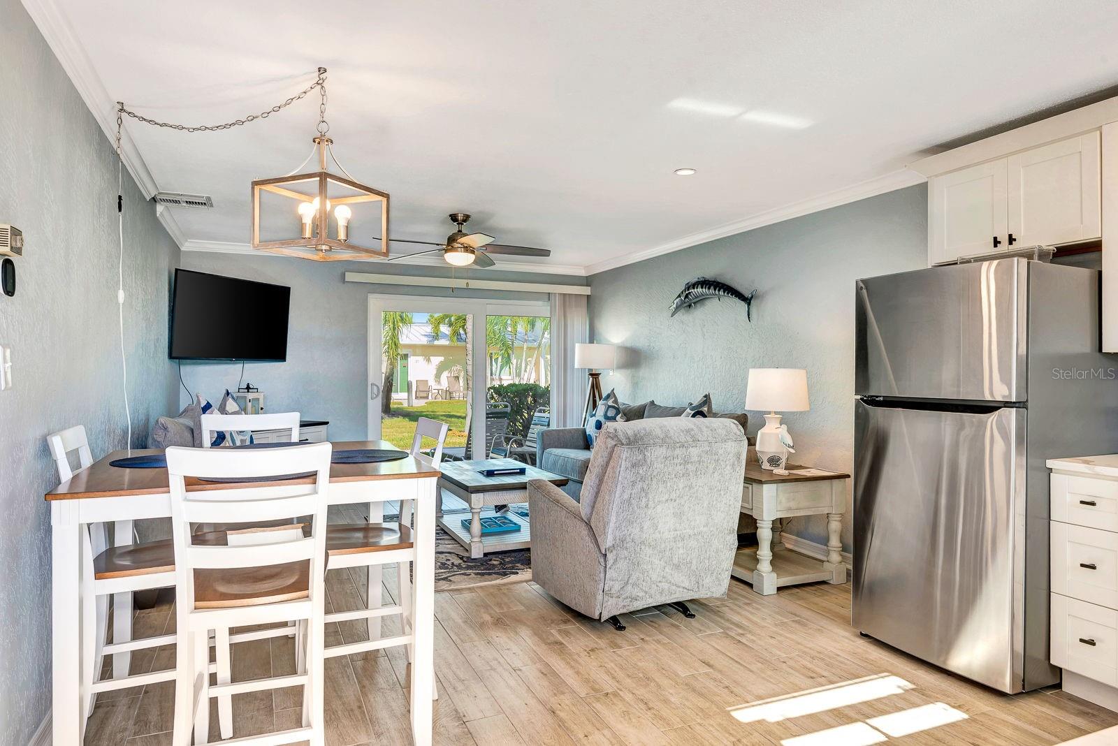 Image 10 of 41 For 5830 Midnight Pass Road 61