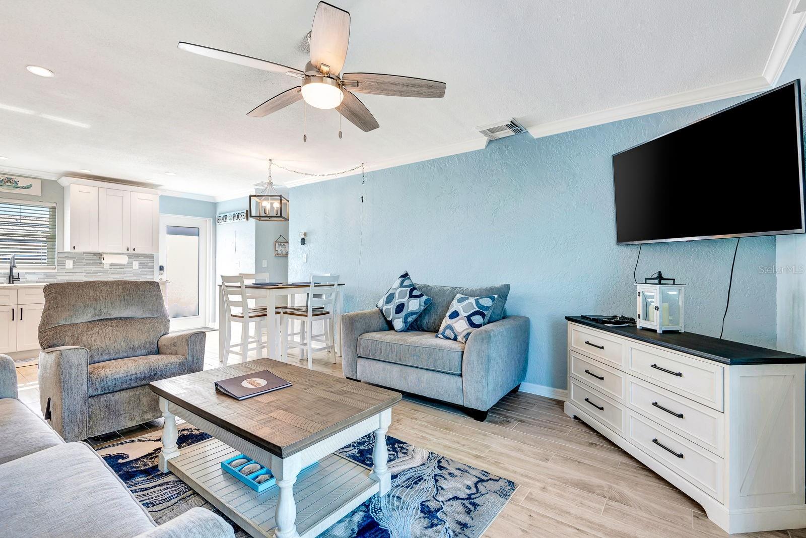 Image 14 of 41 For 5830 Midnight Pass Road 61