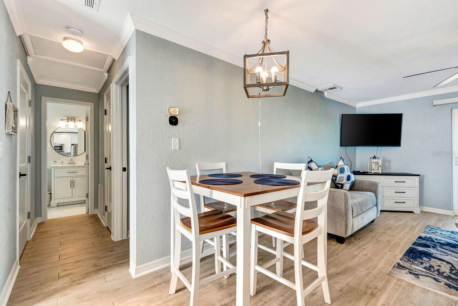 Image 15 of 41 For 5830 Midnight Pass Road 61