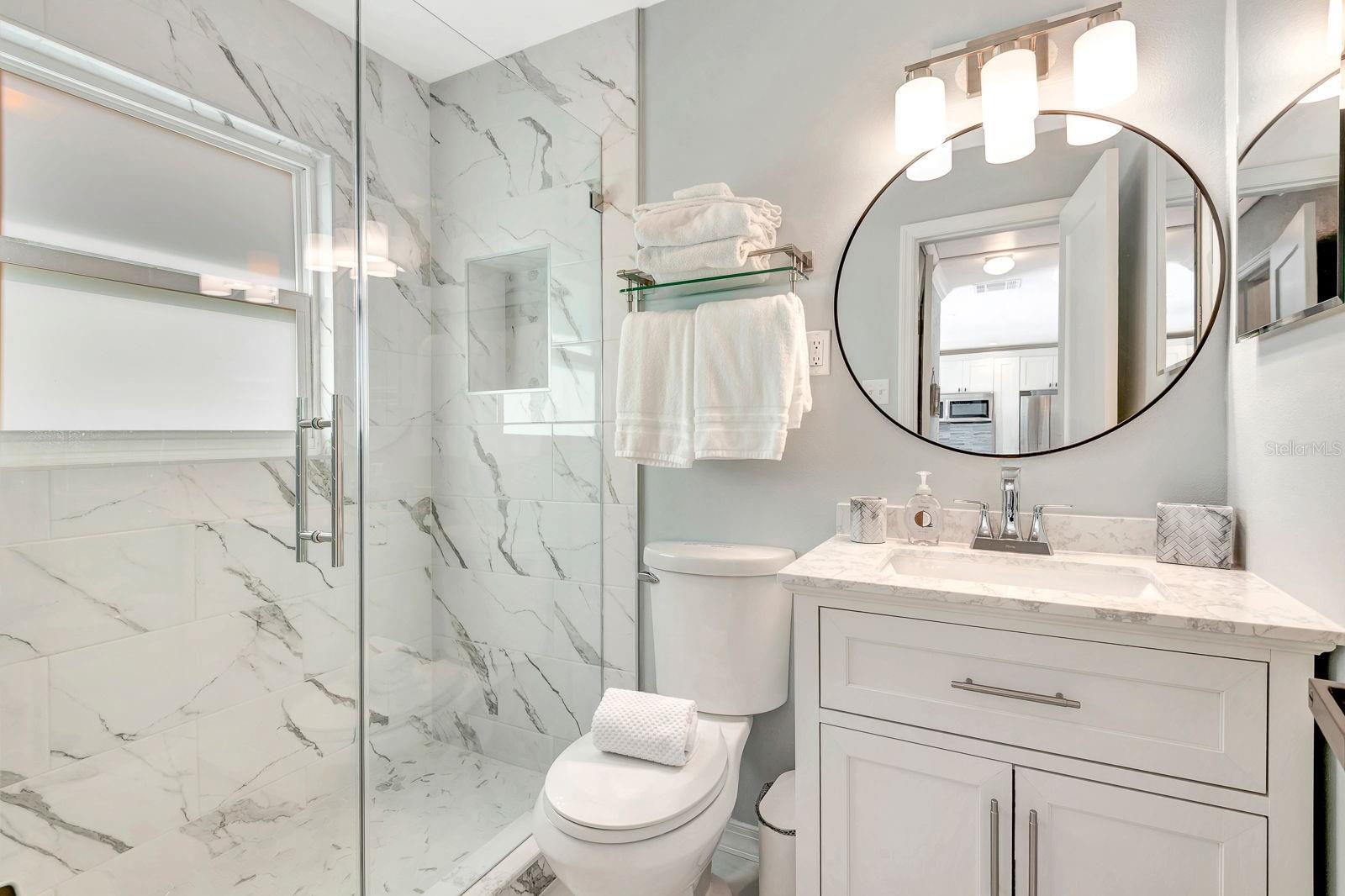 Image 16 of 41 For 5830 Midnight Pass Road 61