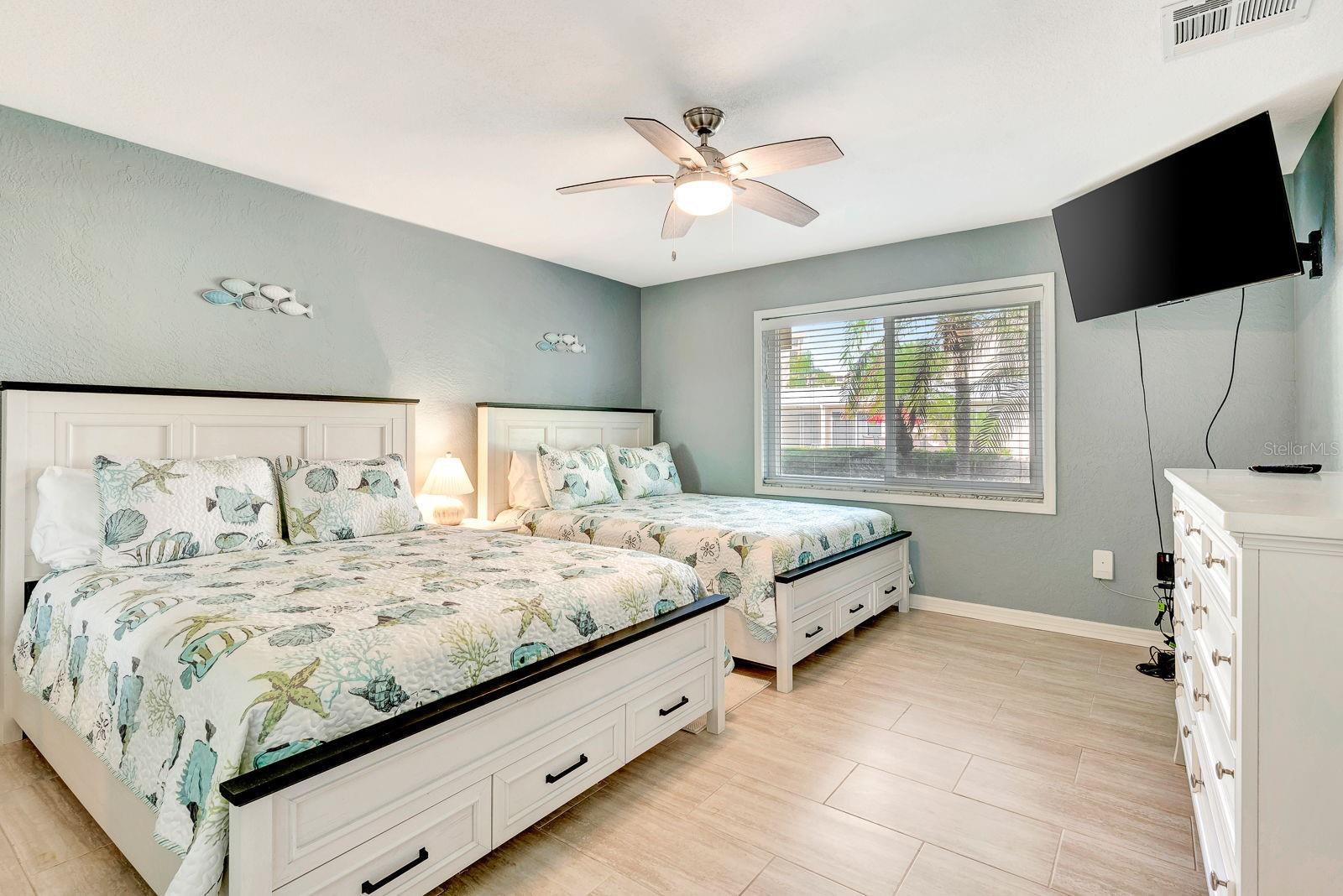 Image 18 of 41 For 5830 Midnight Pass Road 61