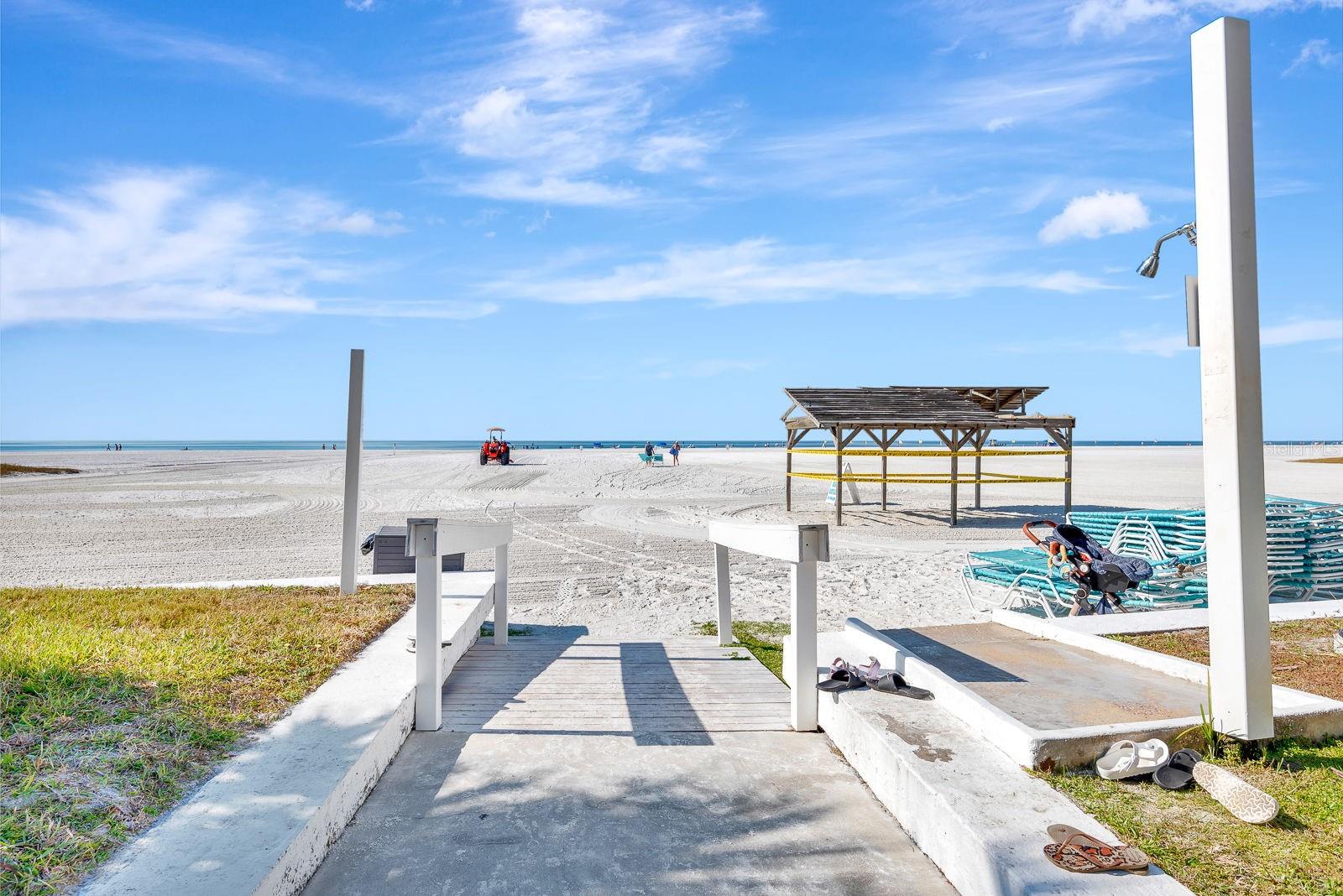 Image 25 of 41 For 5830 Midnight Pass Road 61