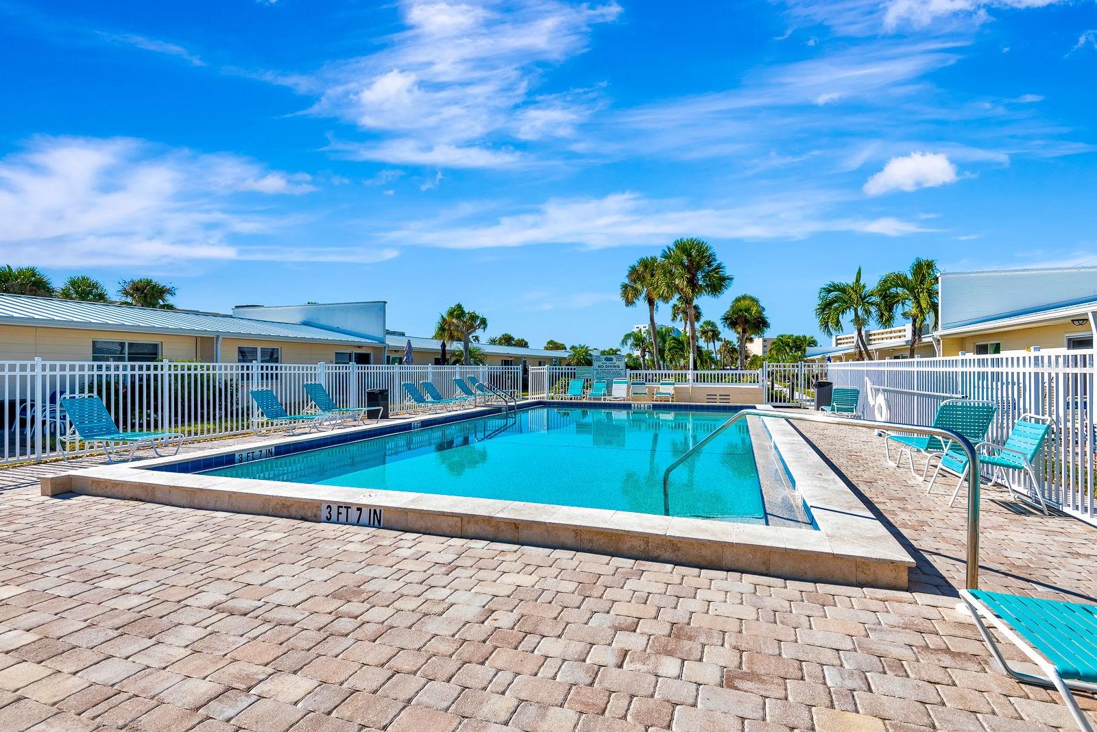 Image 26 of 41 For 5830 Midnight Pass Road 61