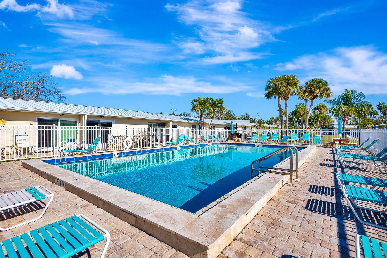 Image 27 of 41 For 5830 Midnight Pass Road 61