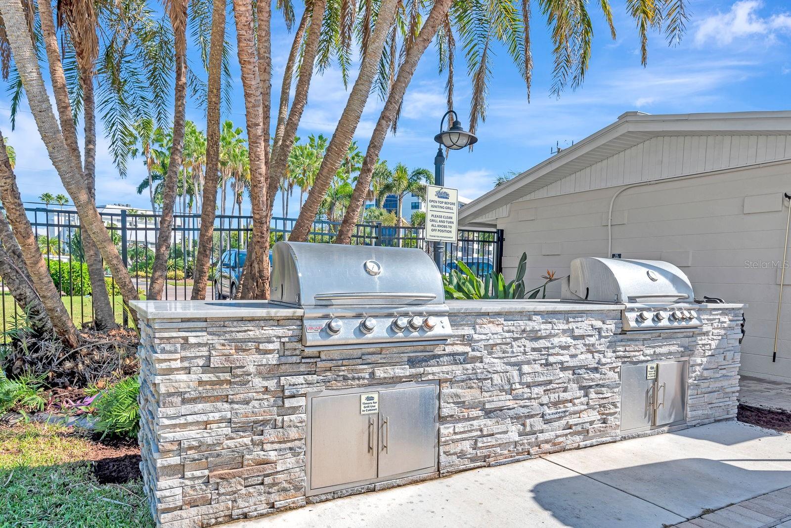 Image 28 of 41 For 5830 Midnight Pass Road 61