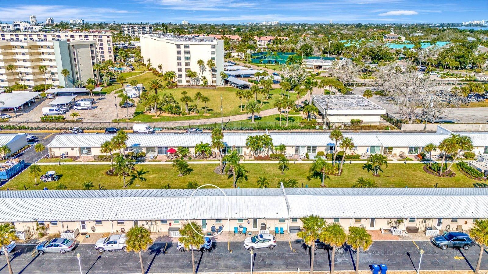 Image 31 of 41 For 5830 Midnight Pass Road 61