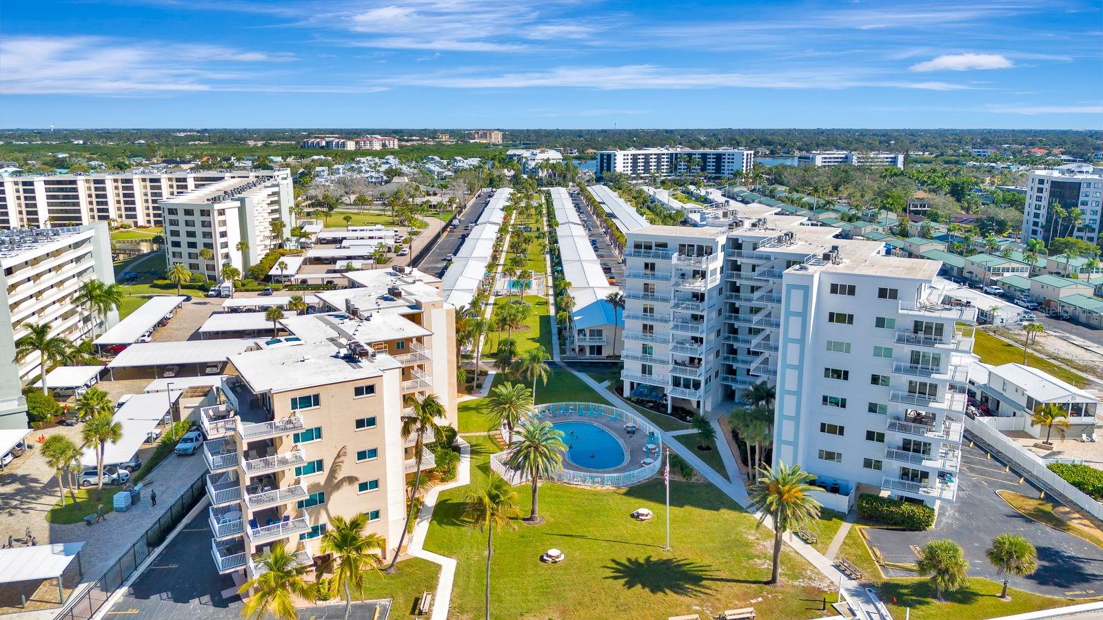 Image 36 of 41 For 5830 Midnight Pass Road 61