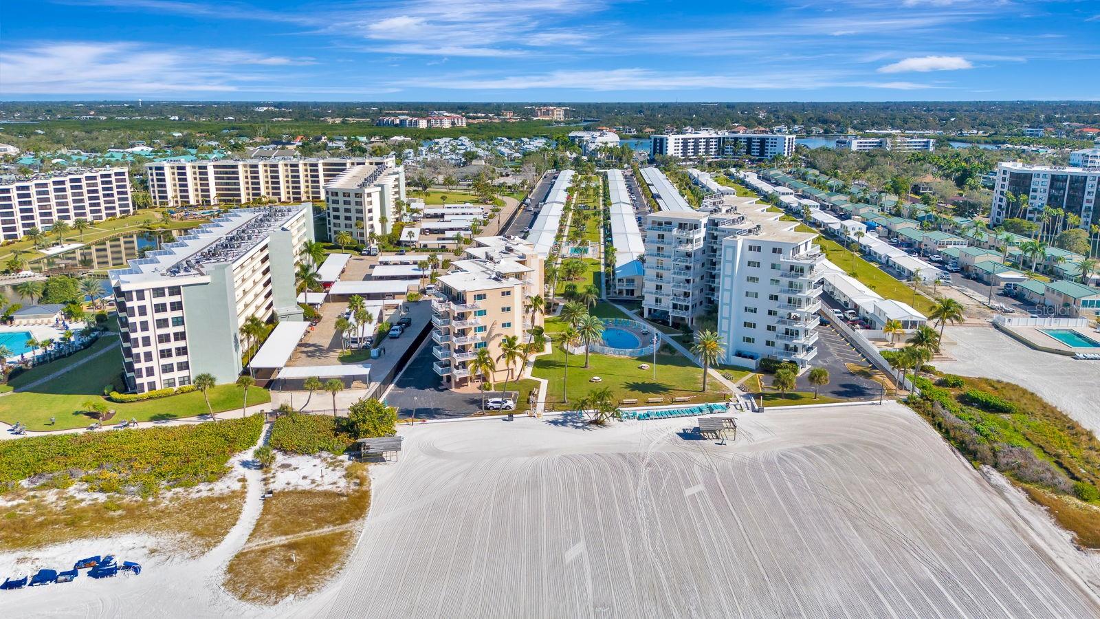 Image 39 of 41 For 5830 Midnight Pass Road 61