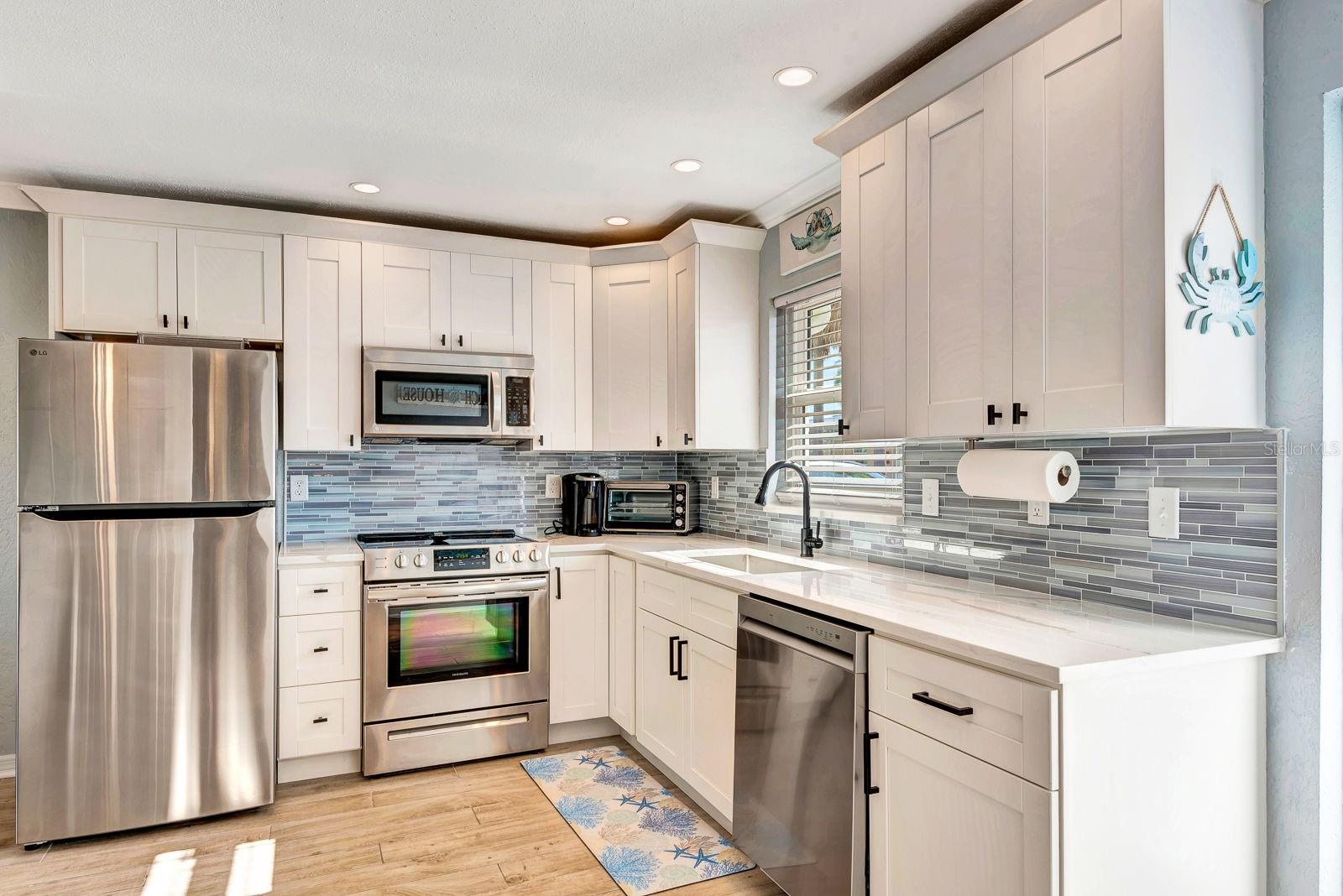 Image 7 of 41 For 5830 Midnight Pass Road 61