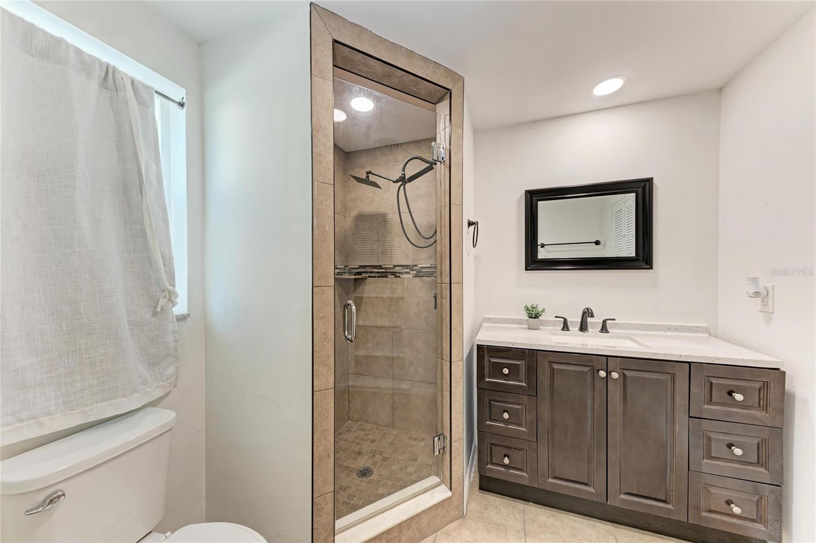 Image 21 of 36 For 6036 Hopkins Drive N