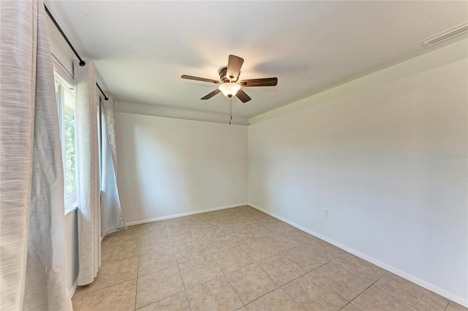 Image 26 of 36 For 6036 Hopkins Drive N