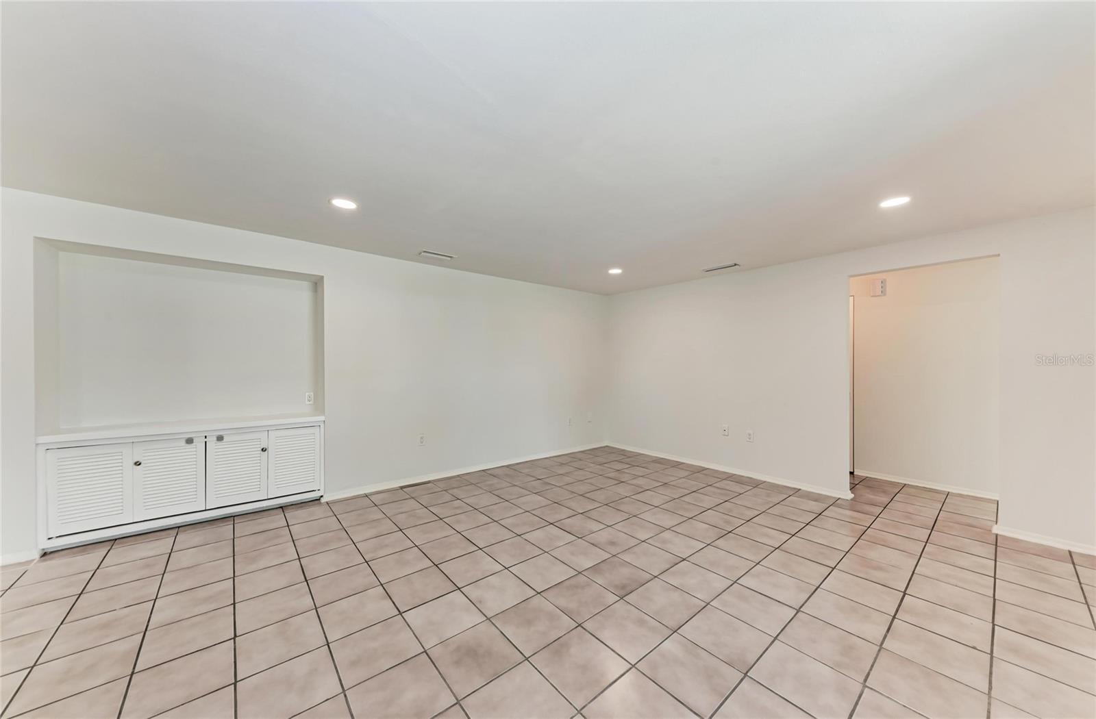 Image 9 of 36 For 6036 Hopkins Drive N