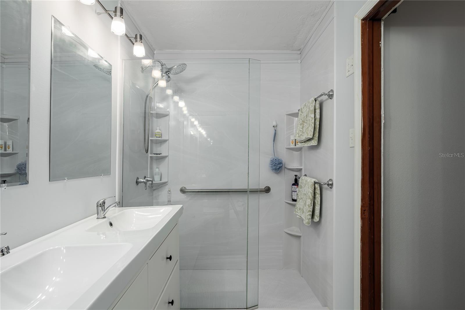 Image 15 of 41 For 5205 16th Avenue E