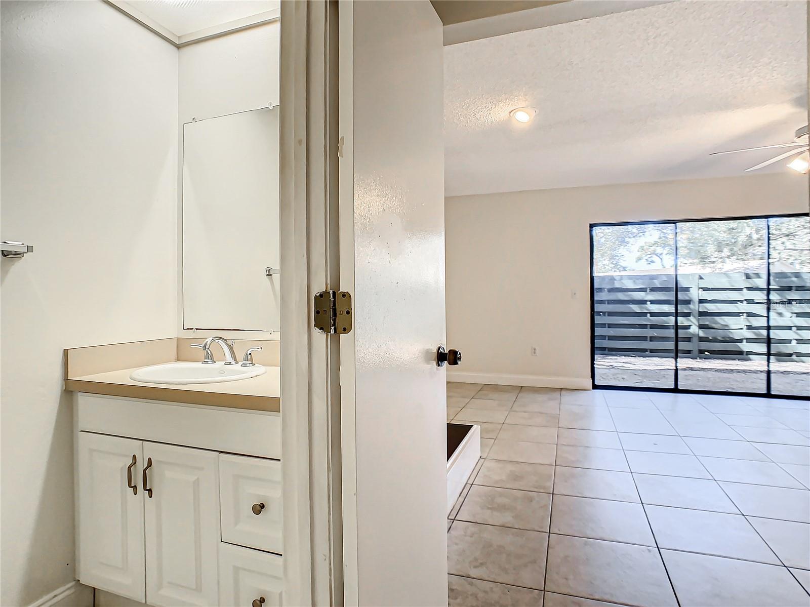 Image 18 of 34 For 955 Sunridge Drive 102